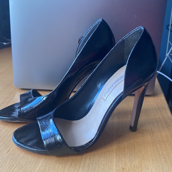 BCBG MAXAZRIA black stiletto heels - Picture 3 of 4